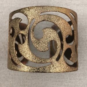 Gold cuff link bracelet